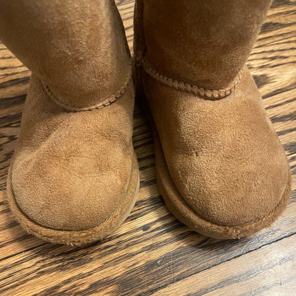 UGG Kids Boots in Chestnut Brown - Picture 2 of 7